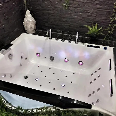 Jacuzzi Privatif Des Catalans Appartamento